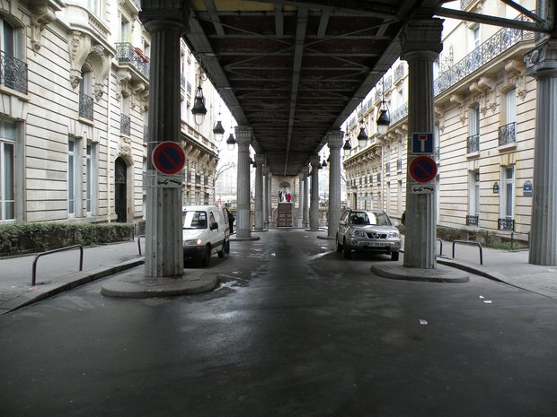  sous le viaduc à Passy